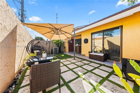 Condo in Miami Gardens, Florida, 2 bedrooms  № 2045908 - photo 21