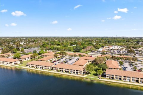 Condo in Miami Gardens, Florida, 2 bedrooms  № 2045908 - photo 25