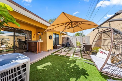 Condo in Miami Gardens, Florida, 2 bedrooms  № 2045908 - photo 22