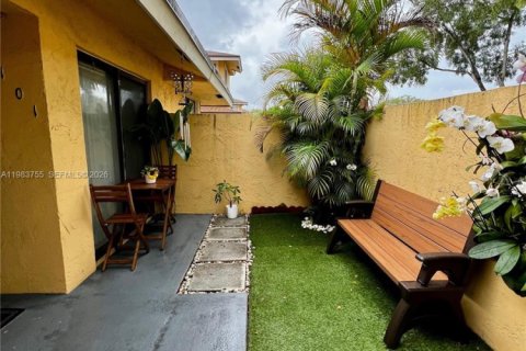 Condo in Miami Gardens, Florida, 2 bedrooms  № 2045908 - photo 2