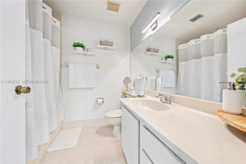 Condo in Miami Gardens, Florida, 2 bedrooms  № 2045908 - photo 18