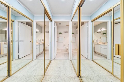 Condo in Miami Gardens, Florida, 2 bedrooms  № 2045908 - photo 16