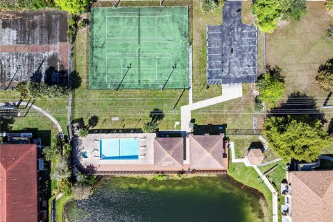 Condo in Miami Gardens, Florida, 2 bedrooms  № 2045908 - photo 27