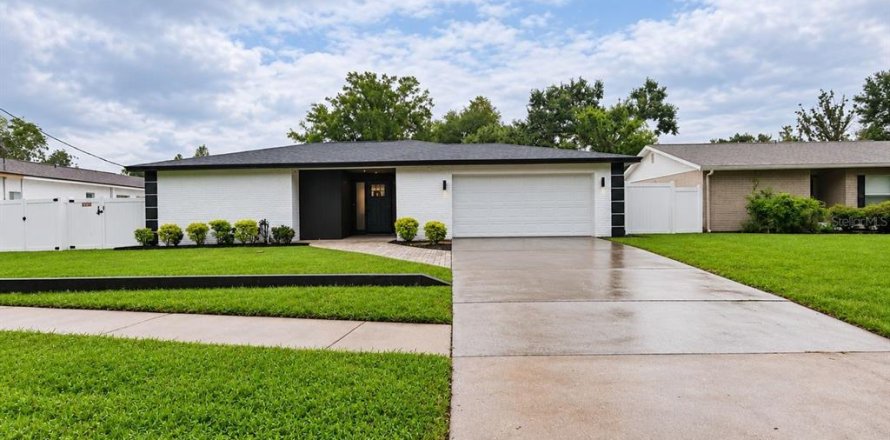 Villa ou maison à Brandon, Floride 3 chambres, 139.26 m2 № 2431695