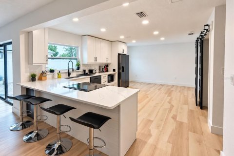 Villa ou maison à louer à Brandon, Floride: 3 chambres, 139.26 m2 № 2431695 - photo 3
