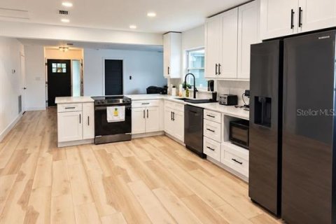 Villa ou maison à louer à Brandon, Floride: 3 chambres, 139.26 m2 № 2431695 - photo 4