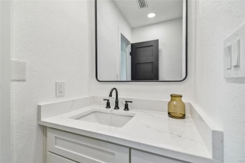 Villa ou maison à louer à Brandon, Floride: 3 chambres, 139.26 m2 № 2431695 - photo 8