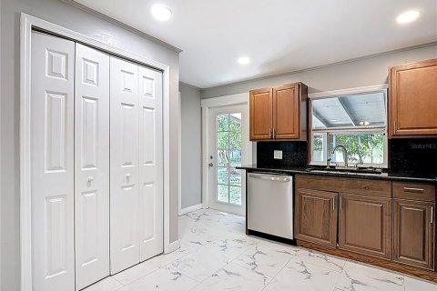House in Fort Myers, Florida 3 bedrooms, 86.03 sq.m. № 1913141 - photo 22