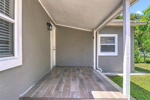 House in Fort Myers, Florida 3 bedrooms, 86.03 sq.m. № 1913141 - photo 9