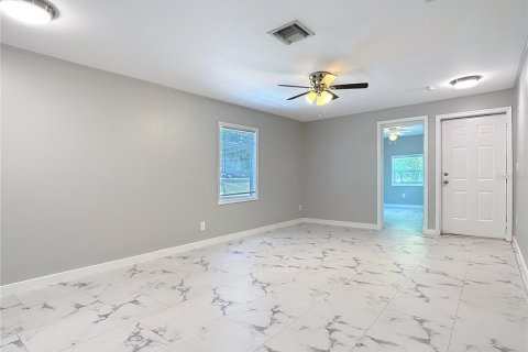 House in Fort Myers, Florida 3 bedrooms, 86.03 sq.m. № 1913141 - photo 15