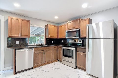 House in Fort Myers, Florida 3 bedrooms, 86.03 sq.m. № 1913141 - photo 23