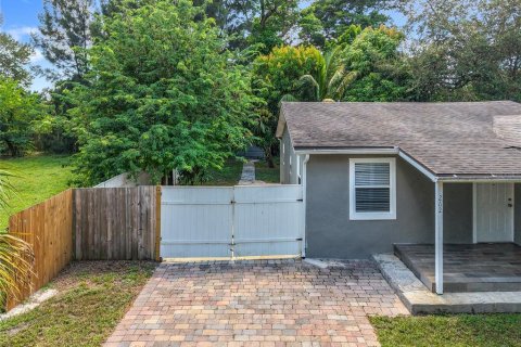 House in Fort Myers, Florida 3 bedrooms, 86.03 sq.m. № 1913141 - photo 4