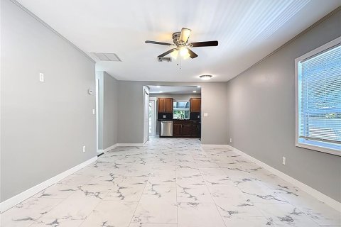 House in Fort Myers, Florida 3 bedrooms, 86.03 sq.m. № 1913141 - photo 13