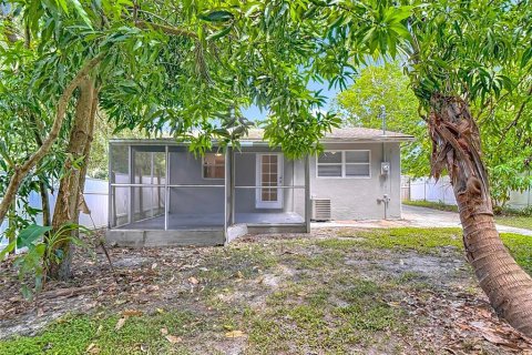 House in Fort Myers, Florida 3 bedrooms, 86.03 sq.m. № 1913141 - photo 11