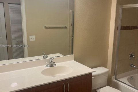 Снять в аренду кондоминиум в Уэст-Палм-Бич, Флорида 1 спальня, 78.32м2, № 1991355 - фото 11