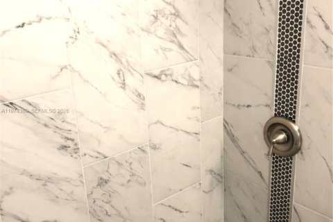 Apartamento en alquiler en Fort Lauderdale, Florida, 1 dormitorio № 2036620 - foto 11