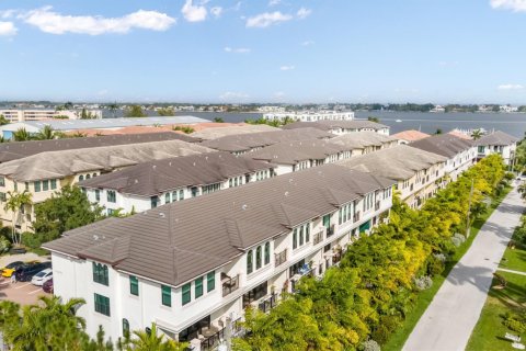 Adosado en venta en Boynton Beach, Florida, 3 dormitorios, 231.05 m2 № 1033724 - foto 1