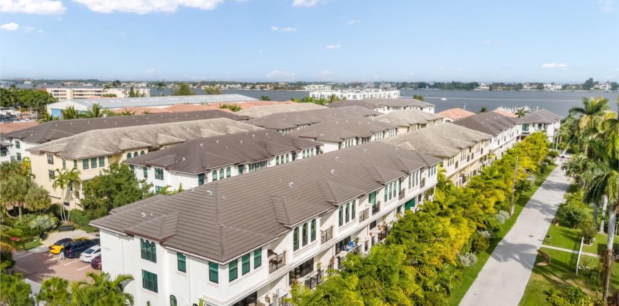Adosado en Boynton Beach, Florida 3 dormitorios, 231.05 m2 № 1033724