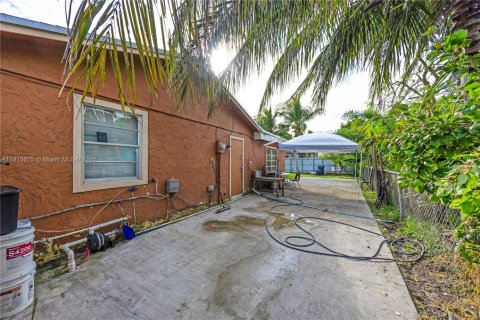 House in Homestead, Florida 3 bedrooms, 166.57 sq.m. № 2013166 - photo 18