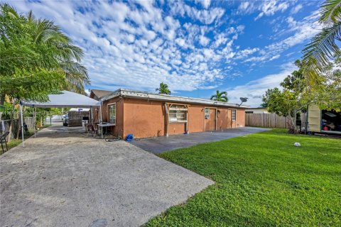 House in Homestead, Florida 3 bedrooms, 166.57 sq.m. № 2013166 - photo 20