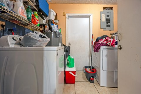 House in Homestead, Florida 3 bedrooms, 166.57 sq.m. № 2013166 - photo 14