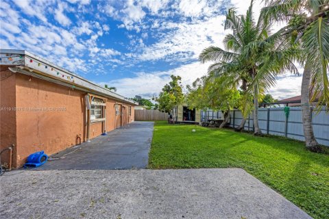 House in Homestead, Florida 3 bedrooms, 166.57 sq.m. № 2013166 - photo 19