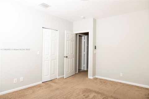 Townhouse in Lauderhill, Florida 3 bedrooms, 130.06 sq.m. № 1930691 - photo 15