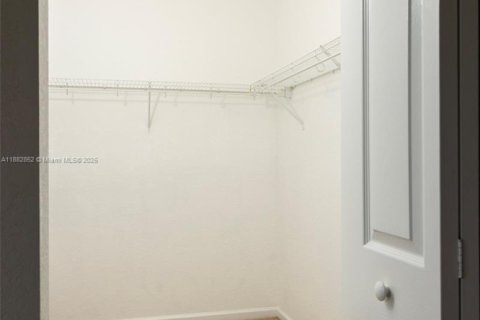 Townhouse in Lauderhill, Florida 3 bedrooms, 130.06 sq.m. № 1930691 - photo 18