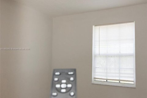 Townhouse in Lauderhill, Florida 3 bedrooms, 130.06 sq.m. № 1930691 - photo 19