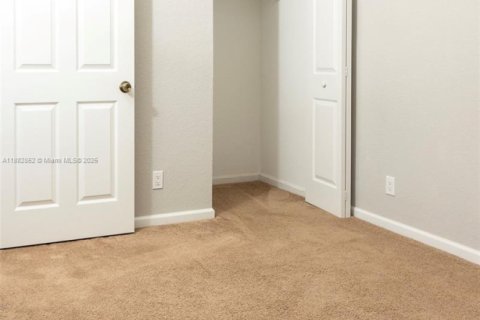 Townhouse in Lauderhill, Florida 3 bedrooms, 130.06 sq.m. № 1930691 - photo 24