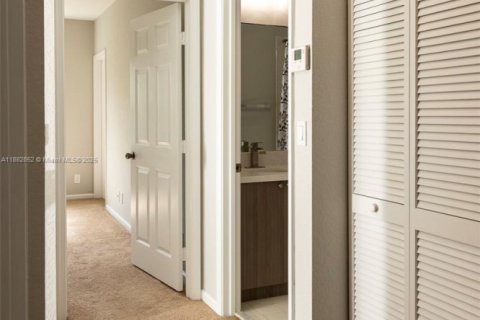 Townhouse in Lauderhill, Florida 3 bedrooms, 130.06 sq.m. № 1930691 - photo 13