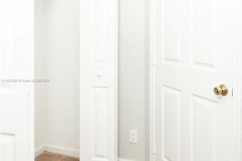 Townhouse in Lauderhill, Florida 3 bedrooms, 130.06 sq.m. № 1930691 - photo 26