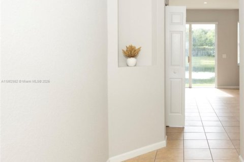 Townhouse in Lauderhill, Florida 3 bedrooms, 130.06 sq.m. № 1930691 - photo 5