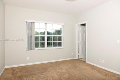 Townhouse in Lauderhill, Florida 3 bedrooms, 130.06 sq.m. № 1930691 - photo 14