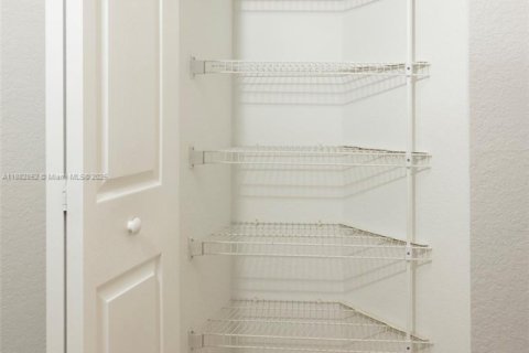 Townhouse in Lauderhill, Florida 3 bedrooms, 130.06 sq.m. № 1930691 - photo 10