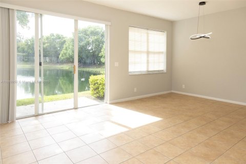 Townhouse in Lauderhill, Florida 3 bedrooms, 130.06 sq.m. № 1930691 - photo 6