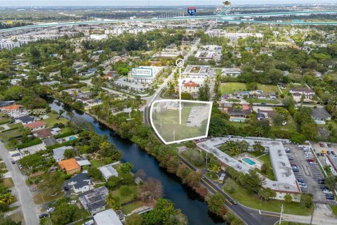 Купить коммерческую недвижимость в Майами, Флорида № 2048181 - фото 11