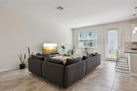 Touwnhouse à vendre à Kissimmee, Floride: 3 chambres, 187.29 m2 № 2339042 - photo 5