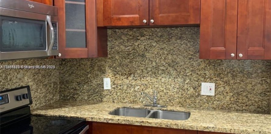 Villa ou maison à Coral Springs, Floride 2 chambres, 375.42 m2 № 1892441
