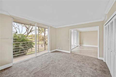 Condo in Pompano Beach, Florida, 3 bedrooms  № 2041558 - photo 9