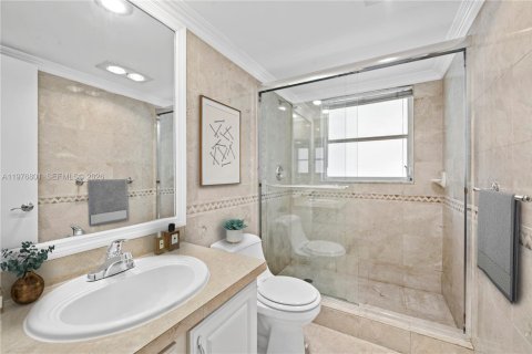 Condo in Pompano Beach, Florida, 3 bedrooms  № 2041558 - photo 17