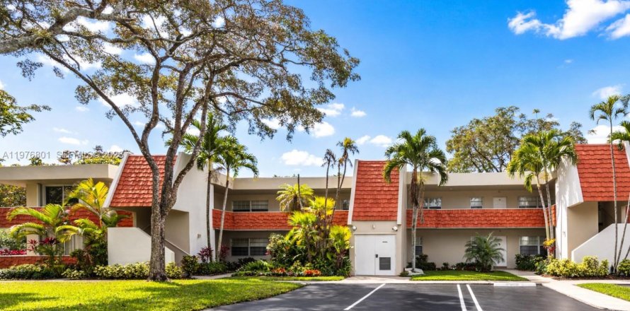 Condo in Pompano Beach, Florida, 3 bedrooms  № 2041558