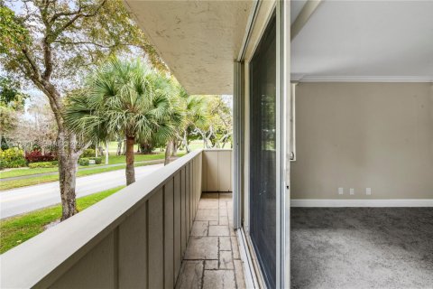 Condo in Pompano Beach, Florida, 3 bedrooms  № 2041558 - photo 21