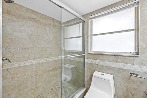 Condo in Pompano Beach, Florida, 3 bedrooms  № 2041558 - photo 13