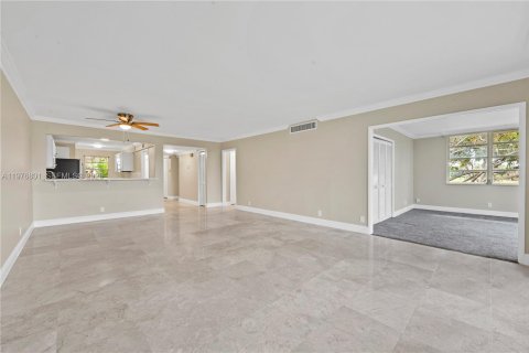 Condo in Pompano Beach, Florida, 3 bedrooms  № 2041558 - photo 7