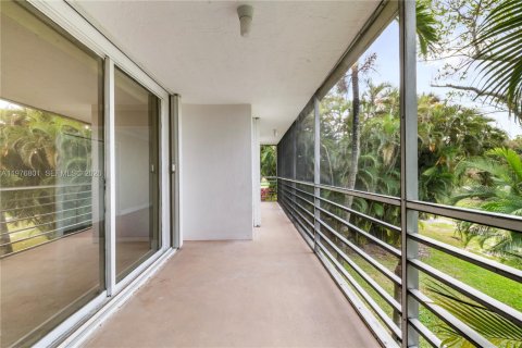 Condo in Pompano Beach, Florida, 3 bedrooms  № 2041558 - photo 20