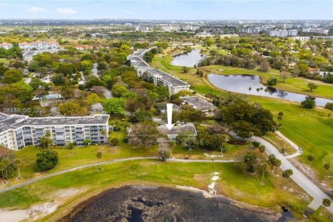 Condo in Pompano Beach, Florida, 3 bedrooms  № 2041558 - photo 23