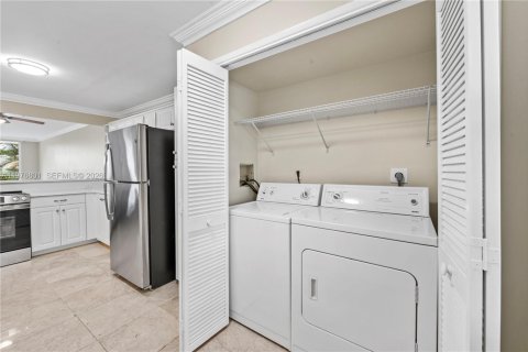 Condo in Pompano Beach, Florida, 3 bedrooms  № 2041558 - photo 12