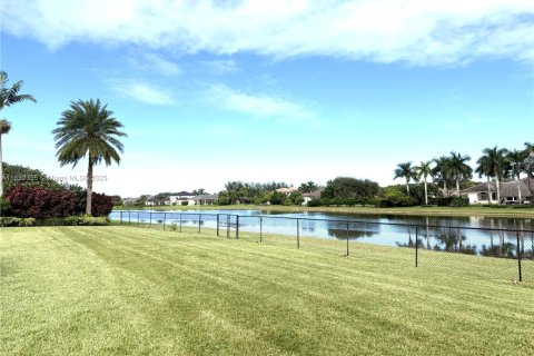 Купить виллу или дом в Дейви, Флорида 5 спален, 443.52м2, № 1948945 - фото 6