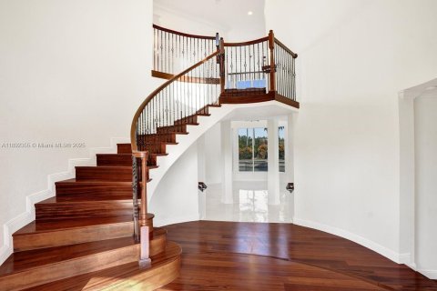 Купить виллу или дом в Дейви, Флорида 5 спален, 443.52м2, № 1948945 - фото 11